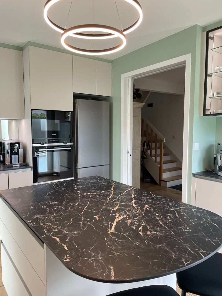 Conception agencement par Idea Mobilier d'une cuisine.