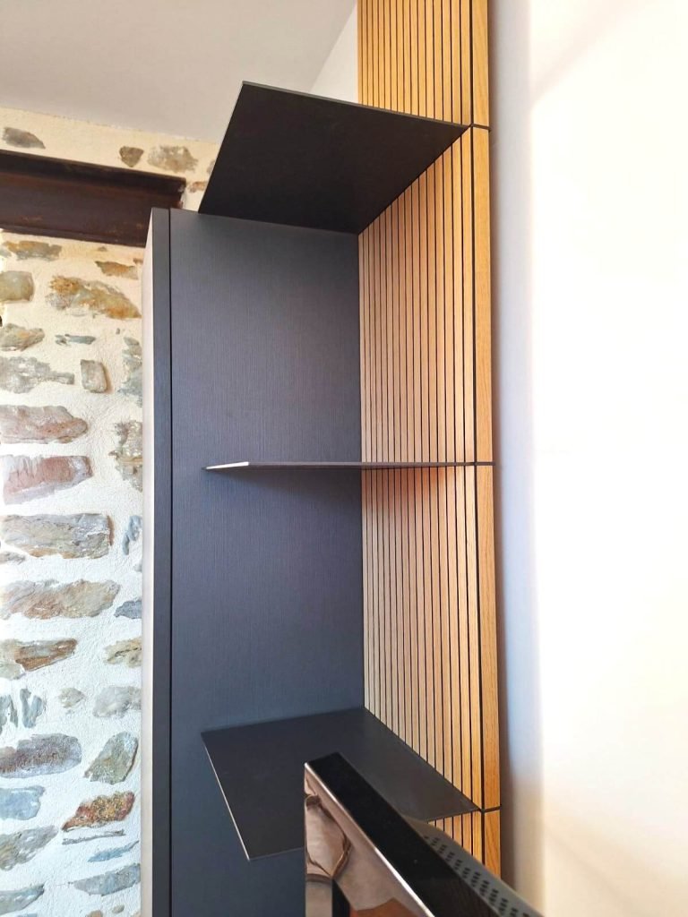 Agencement mobilier dans votre salon pour télévision et rangement. Conception agencement par Idea Mobilier